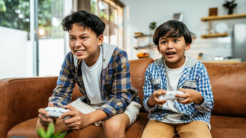 Three ways to soothe struggles between siblings